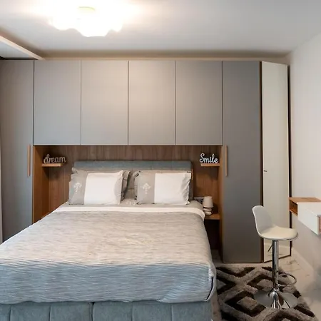 Modern Central Studio Apartment